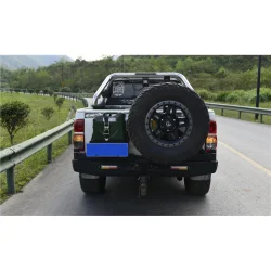 Zderzak tylny z mocowaniem koła Toyota Hilux